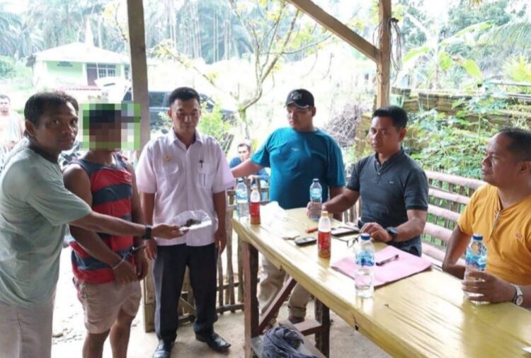 Polisi menangkap pria inisial ZD (47) di kawasan Jorong Sakato Jaya, Nagari Sungai Aua, Kabupaten Pasaman Barat pada Rabu (14/8). Ist