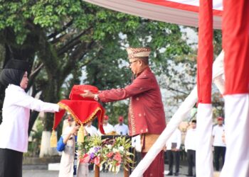 Memperingati HUT ke-79 Kemerdekaan RI, PT Semen Padang menggelar Upacara Bendera di Plaza Kantor Pusat PT Semen Padang, Sabtu (17/8/2024).