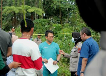 Ketua tim ekshumasi dan autopsi, Ade Firmansyah Sugiharto dari RSCM Jakarta.