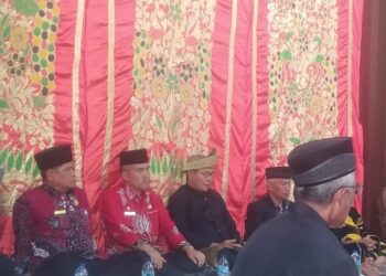 Sekda Dharmasraya, Adlisman saat mendampingi tim penilai KAN dari Provinsi Sumbar.