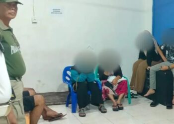 Sejumlah remaja diamankan Satpol PP Padang, Senin (12/8) dini hari.