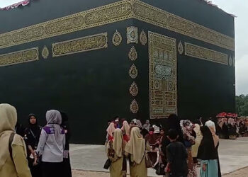 Masjid replika ka'bah di Agam, Sumbar.