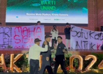 Foto tangkapan layar aksi Unit Kegiatan Mahasiswa Pengenalan Hukum dan Politik Unand di Acara BAKTI, Selasa (6/8).