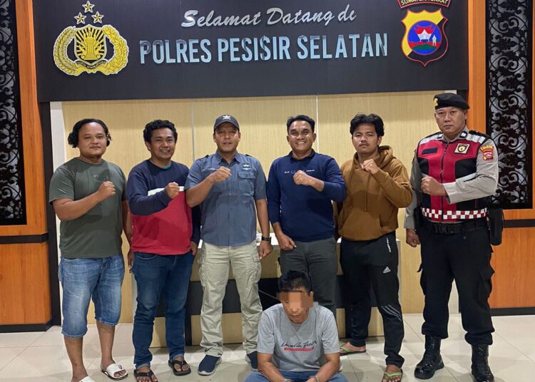 Sedang Asyik Makan Durian, Pengedar Narkoba di Pesisir Selatan Diringkus Polisi