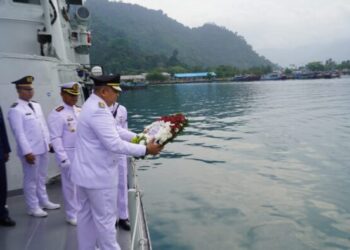 Penjabat (Pj) Wali Kota Padang, Andree Algamar, mendapat kehormatan istimewa dipercaya sebagai Inspektur Upacara Tabur Bunga dalam rangka peringatan Hari Ulang Tahun (HUT) ke-79 Tentara Nasional Indonesia Angkatan Laut (TNI AL).