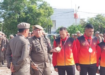 Pj Wali Kota menghadiri apel gabungan (foot: Diskominfo Padang)