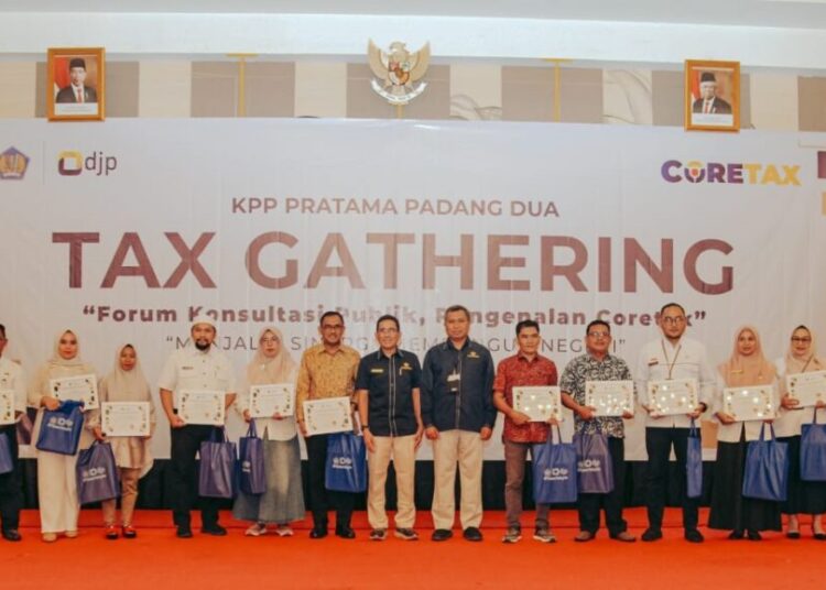 Kantor Pelayanan Pajak (KPP) Pratama Padang Dua menggelar Tax Gathering sekaligus forum konsultasi publik di Hotel Pangeran Beach, Rabu (11/9).