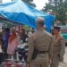 Petugas membongkar lapak PKL di kawasan Sawahan, Kota Padang (foto: Satpol PP Kota Padang)