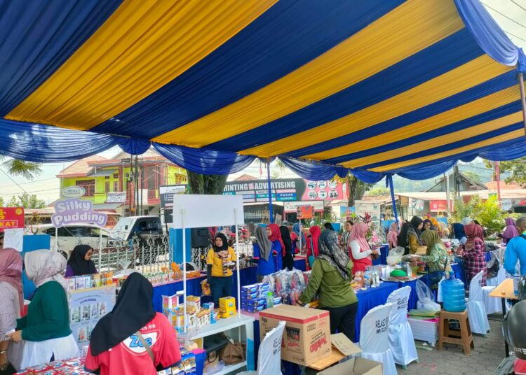 Dinas Perdagangan Padang menggelar Operasi Pasar Murah (foto: Info Publik)