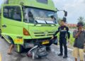 Kecelakaan melibatkan truk dan sepeda motor terjadi di Jalan Solok-Padang, Jorong Sungai Rotan, Nagari Cupak, Kecamatan Gunung Talang, Kabupaten Solok pada Jumat (6/9/2024) sore.