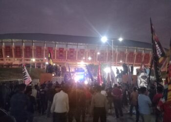 Suporter Semen Padang FC Hadang Bus Pemain Usai Kekalahan dari Barito Putera