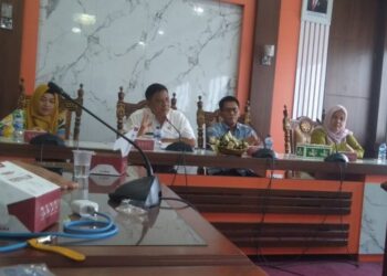 Proses mediasi perdamaian antara Pj Wali Kota Pariaman Roberia dengan 38 ASN.