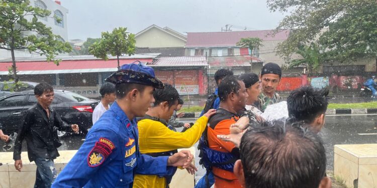 Bocah terseret ombak di Pantai Padang ditemukan meninggal.