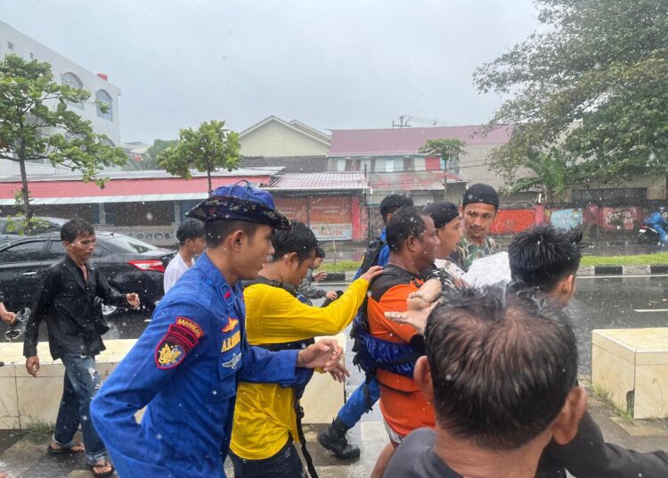 Bocah terseret ombak di Pantai Padang ditemukan meninggal.