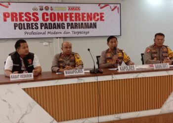 Konferensi pers Polres Padang Pariaman kasus pembunuhan Nia Kurnia Sari pada Sabtu (28/9).