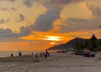 Pantai Sikabau Pasaman Barat (Foto: @infopasbar_)