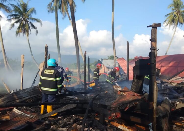 Sebuah surau di Padang terbakar, Selasa (3/9)