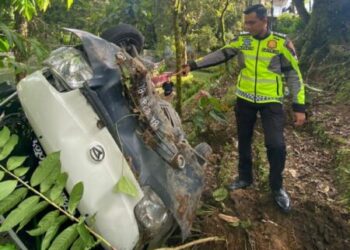 Mobil masuk jurang di Padang Panjang