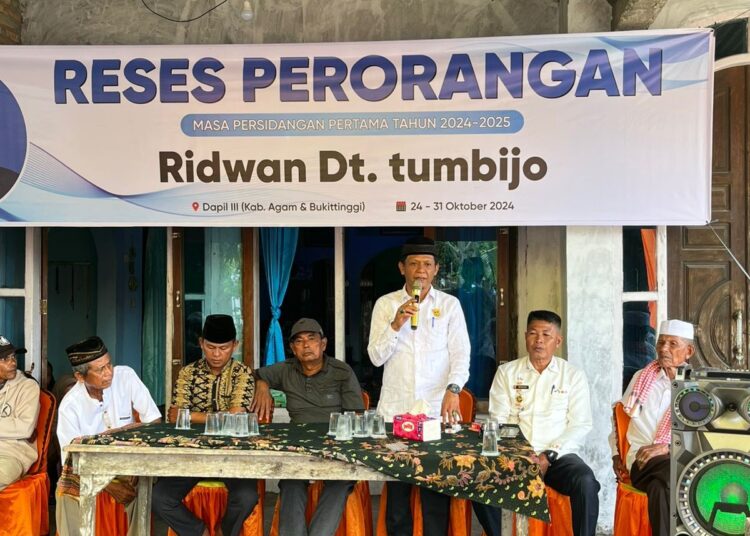 Anggota DPRD Provinsi Sumatera Barat Ridwan Dt. Tumbijo melakukan reses di Jorong Labuhan Kenagarian Tiku Limo Jorong Kecamatan Tanjung Mutiara Kabupaten Agam pada Jumat, (25/10/2024).