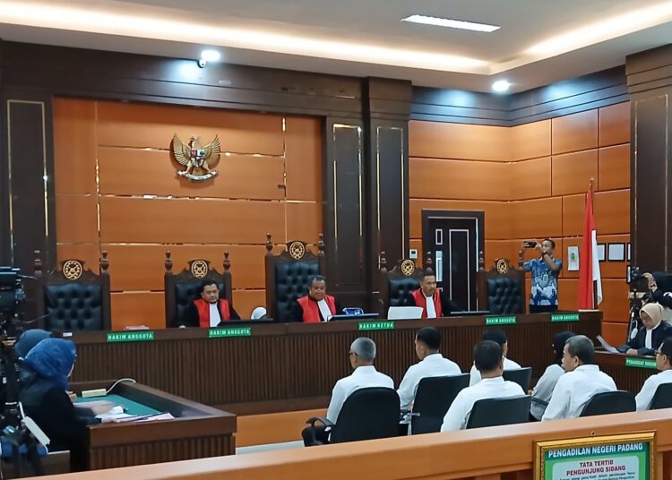 Sidang perdana kasus korupsi pengadaan alat praktik SMK di Dinas Pendidikan Sumbar pada Kamis (3/10)