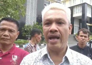 Syafrul Khatib melaporkan oknum Penyidik Polres Sijunjung ke Polda Sumbar, Selasa (1/10).