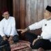 Ustad Abdul Somad dan Epyardi Asda bercengkerama dalam bersilaturahmi keduanya di Pesantren Ma'had Azzahra, Rimbo Panjang, Kampar, Riau, Selasa (29/10/2024).