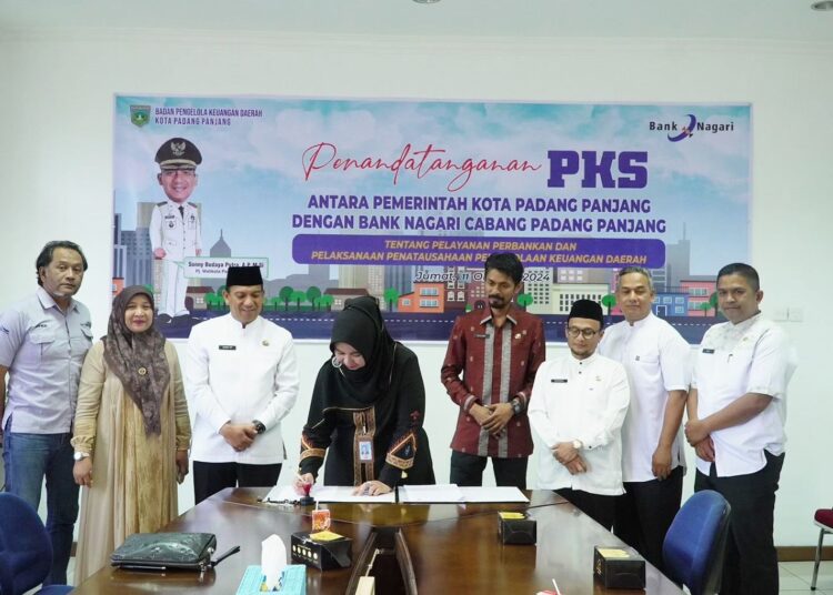 Pemko Padang Panjang dan Bank Nagari tandatangani perjanjian kerja sama (foto: Diskominfo Padang)