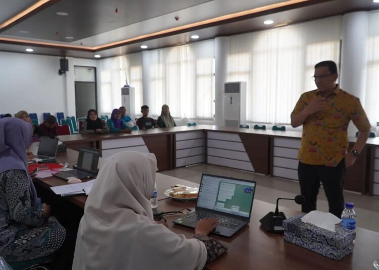 Pj Wali Kota Padang Panjang Sonny Budaya Putra saat berkunjung ke BKPSDM Padang Panjang (foto: Diskominfo Padang Panjang)