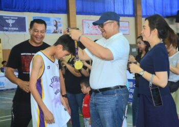 Pj Wali Kota Padang saat menghadiri acara turnamen Garuda Padang Basketball Invitation 2024 (Foto: Diskominfo Padang)