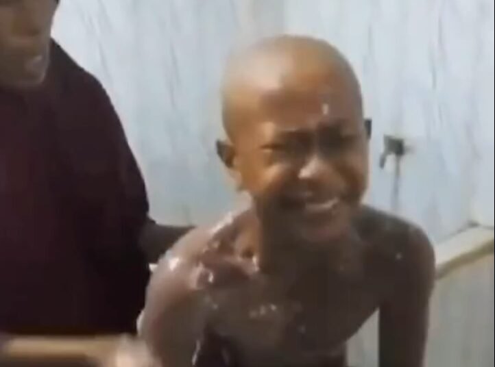 Tangkap layar video santri diduga mengalami kekerasan di pesantren.