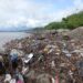 Penampakan tumpukan sampah di Pantai Padang