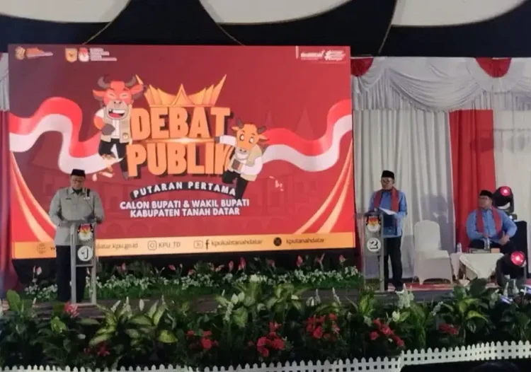 Debat publik putaran pertama pemilihan Bupati Tanah Datar, Sabtu (27/10).