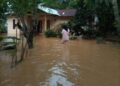 Banjir melanda wilayah Kenagarian Pangkalan Koto Baru, Kecamatan Pangkalan Koto Baru, Kabupaten Limapuluh Kota, Sumatera Barat, Sabtu (12/10).