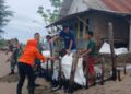 BPBD Kota Padang bersama tim gabungan membuat tanggul untuk antisipasi abrasi susulan di Pantai Pasia Jambak.