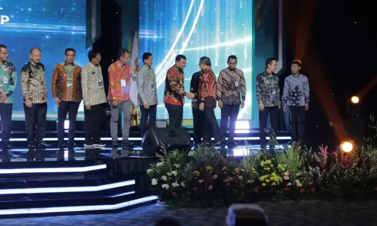 Bupati Dharmasraya, Sutan Riska Tuanku Kerajaan saat menghadiri Gebyar Pelayanan Prima Tahun 2024 di Sheraton Grand Jakarta Gandaria City Hotel. [foto: Pemkab Dharmasraya]