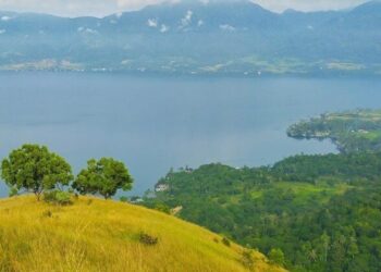 Puncak Aua Sarumpun di Tanah Datar, Sumbar (foto: ist)