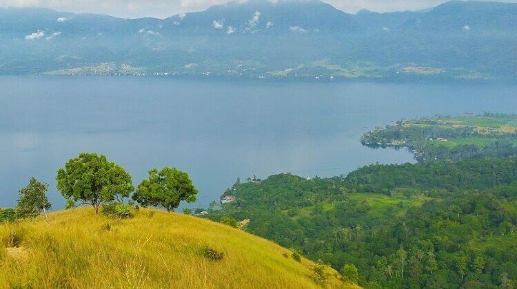 Puncak Aua Sarumpun di Tanah Datar, Sumbar (foto: ist)