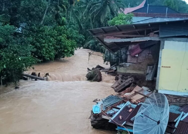 Banjir di Kabupaten Sijunjung (Foto: istimewa)