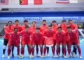 Penggawa Timnas Futsal Indonesia berpose saat melawan Timnas Futsal Kamboja pada laga pembuka Piala AFF 2024 Grup B di Terminal Hall, Nakhon Ratchasima, Senin (4/11/2024). (ANTARA/HO-Federasi Futsal Indonesia)