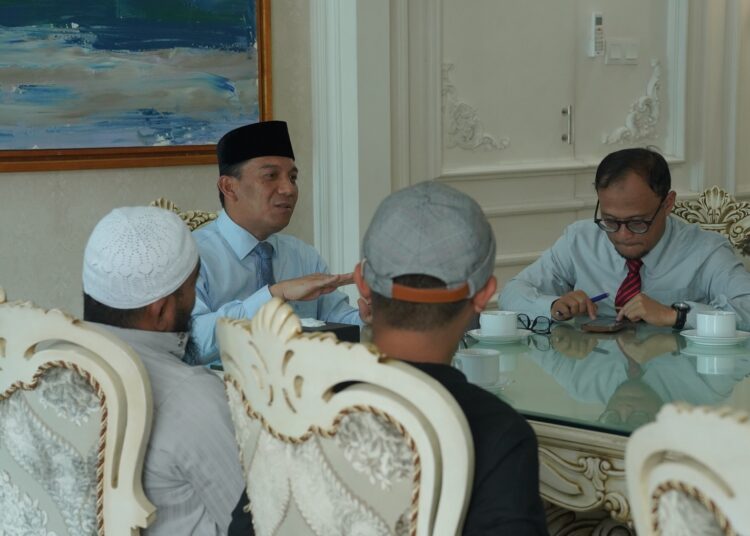 Pj Wali Kota menerima aspirasi dari para pedagang Pasar Inpres di Rumah Dinas (foto: Diskominfo Padang Panjang)