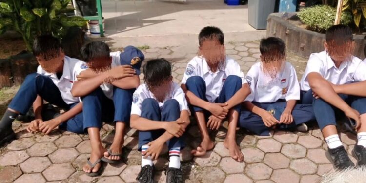 Pelajar SMP di Kota Padang ketahuan bolos sekolah (foto: Satpol PP Kota Padang)