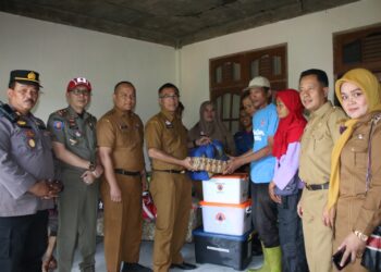 Pemko Payakumbuh menyalurkan bantuan ke korban kebakaran.