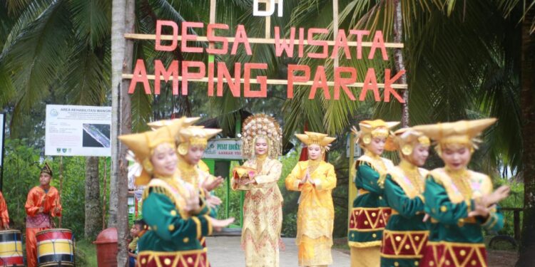 Desa Wisata Ampiang Parak