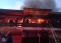 Komplek Pergudangan Nusantara Building di Pasar Raya Padang terbakar pada Jumat (8/11).