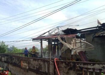 Kebakaran di Kubang Gajah, Kelurahan Limbukan, Kecamatan Payakumbuh Selatan, Kota Payakumbuh, Senin (4/11) pagi. (dok. Damkar Payakumbuh)