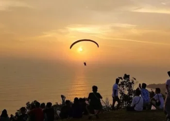 Bukit Gado Gado Kota Padang sering digunakan Take Off Paralayang (@paralayangbukitgadogado)