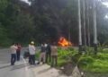 Mobil terbakar di Padang, Senin (11/11)