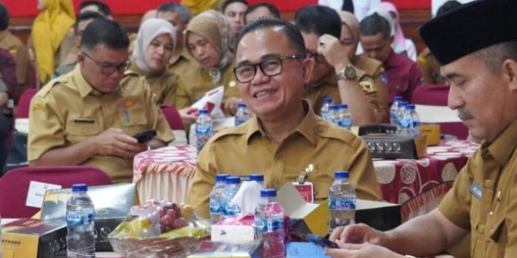 Pjs Wali Kota Bukittinggi menghadiri Rakor Pengendalian dan Potensi Kerawanan Pilkada 2024 (foto: ist)