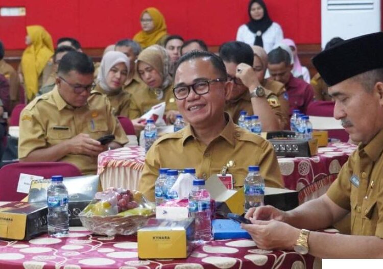 Pjs Wali Kota Bukittinggi menghadiri Rakor Pengendalian dan Potensi Kerawanan Pilkada 2024 (foto: ist)