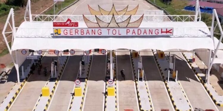 Gerbang Jalan Tol Padang-Sicincin (foto: ist)